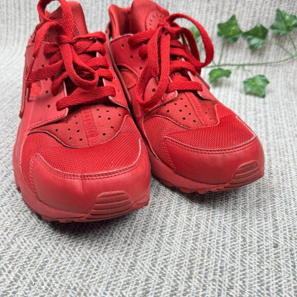 NIKE Air Huarache Triple Red University Athletic Trainers SZ 8 women’s - Picture 6 of 7